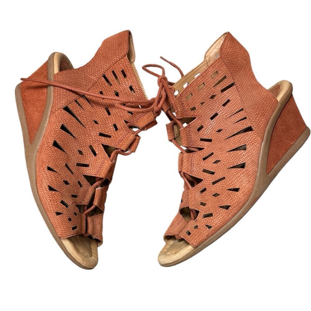 Earth Daylily Cognac Lace-Up Leather Perforated Sandals